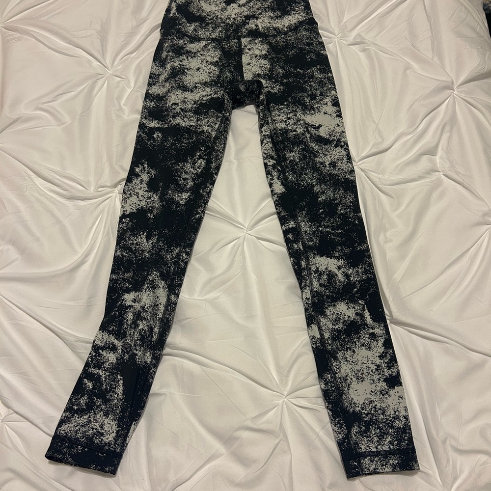 Lululemon Black and White Patterned Leggings